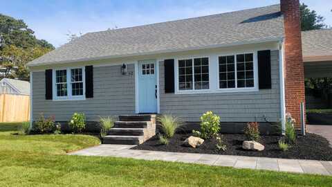 62 Teal Circle, West Dennis, MA 02670