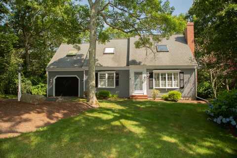 28 Appaloosa Way, Marstons Mills, MA 02648