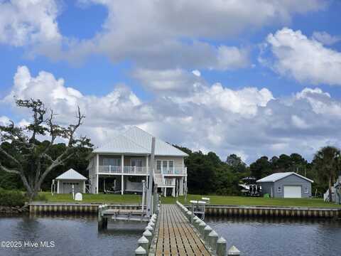 429 Live Oak Road, Newport, NC 28570