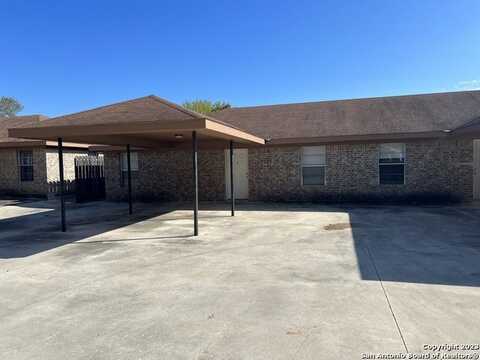 1118 W GOODWIN ST, Pleasanton, TX 78064