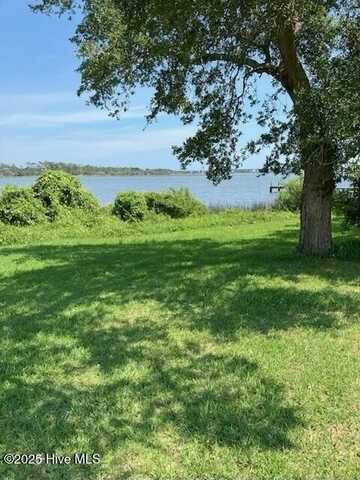 114 Hunting Bay Drive, Cape Carteret, NC 28584