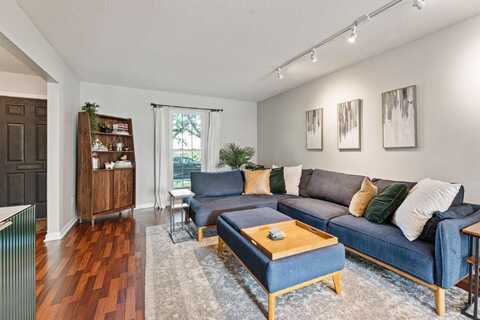 677 Providence Avenue, Columbus, OH 43214