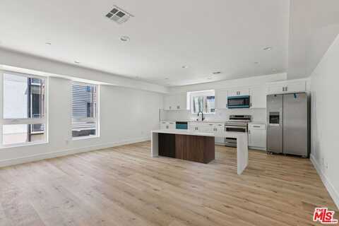 2113 Holly Dr, Los Angeles, CA 90068