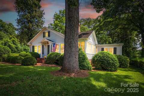 407 Highland Avenue SW, Lenoir, NC 28645