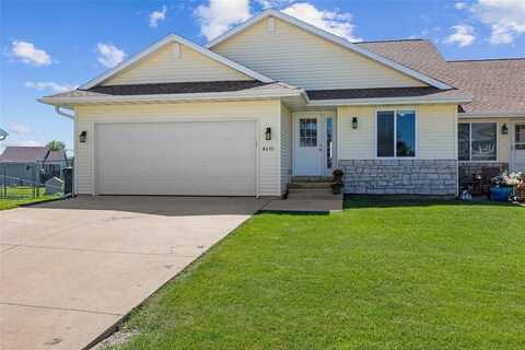 8410 Woodstone Court SW, Cedar Rapids, IA 52404