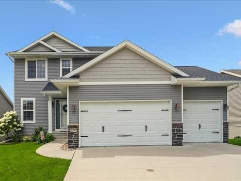 2207 Shady Grove Rd SW, Cedar Rapids, IA 52404