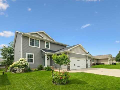 2207 Shady Grove Rd SW, Cedar Rapids, IA 52404