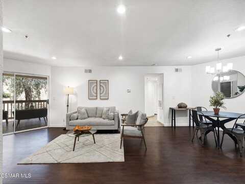 5837 Oak Bend Ln, Oak Park, CA 91377
