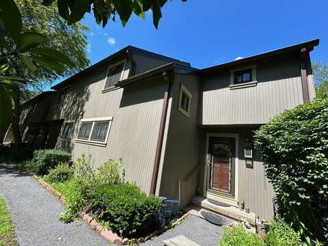 29 Woods Way, Woodbury, CT 06798