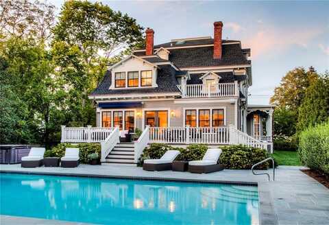 15 Berkeley Avenue, Newport, RI 02840