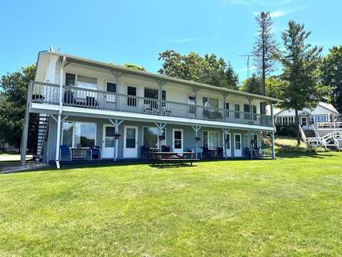 919 Cottage Rd, Gills Rock, WI 54210
