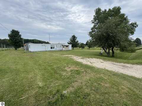6187 N 7 Mile Road, Lake City, MI 49651