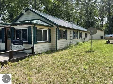 6328 Maple Street, Gladwin, MI 48624
