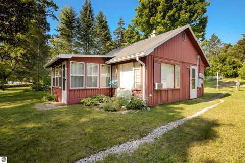7756 E Maple Street, Central Lake, MI 49622