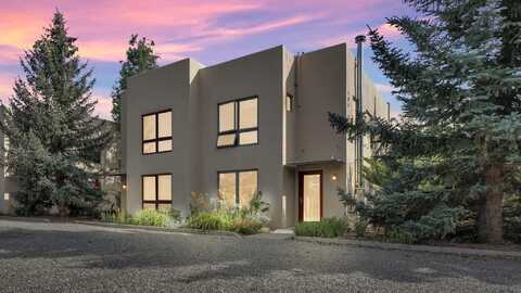 609 Zuni Street, Taos, NM 87571