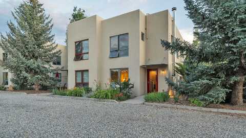 609 Zuni Street, Taos, NM 87571