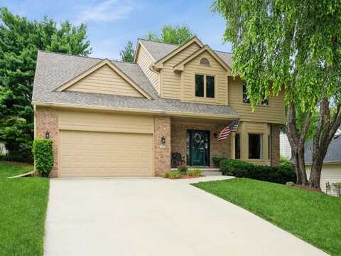 221 S 27th Street, West Des Moines, IA 50265