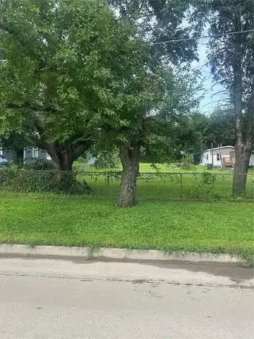 E 23rd Street, Des Moines, IA 50317