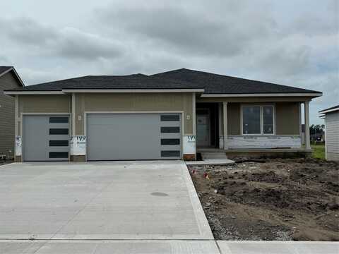 17215 Northview Drive, Urbandale, IA 50323