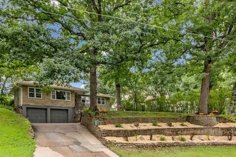 1305 Chautauqua Parkway, Des Moines, IA 50314