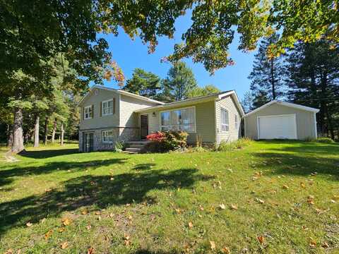 7961 Hurd RD, Naubinway, MI 49762