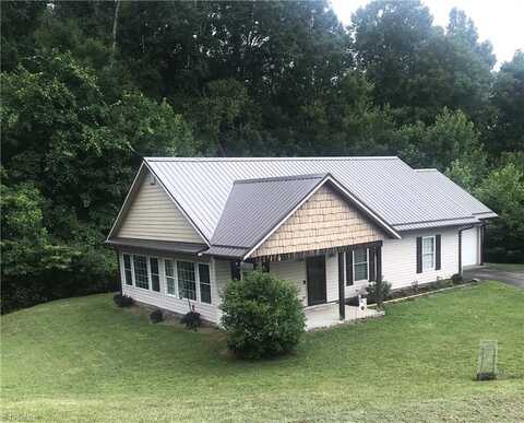 138 Forest Oak Lane, Jefferson, NC 28640