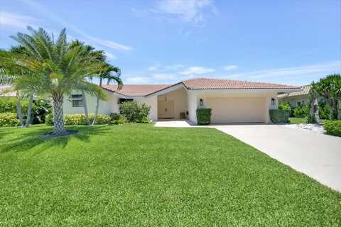902 Foxpointe Circle, Delray Beach, FL 33445