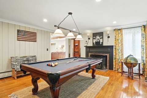 12 Wicked Hl, Duxbury, MA 02332