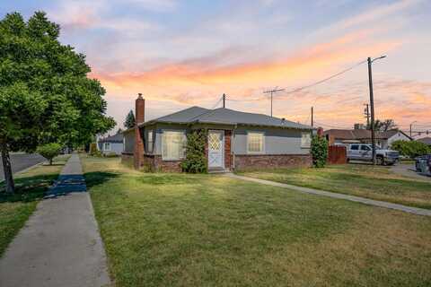 3051 Simpson Avenue E, Fresno, CA 93703