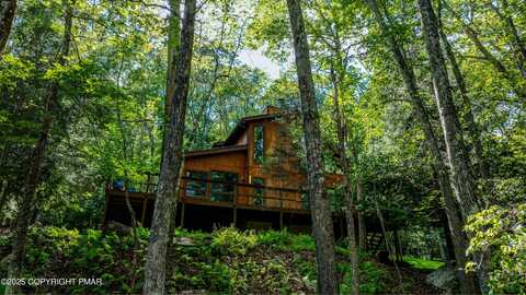 424 Iroquois Lane, Canadensis, PA 18325