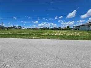 915 SW 28TH Terrace, Cape Coral, FL 33914