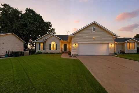 1023 Barnett Drive, Cedar Falls, IA 50613