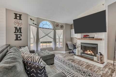 241 E 1900 N, North Ogden, UT 84414