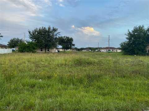2667-2668 Gretchen Ave S, Lehigh Acres, FL 33973