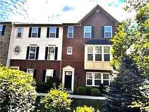2801a Pointe View Dr, Adamstown, PA 16046