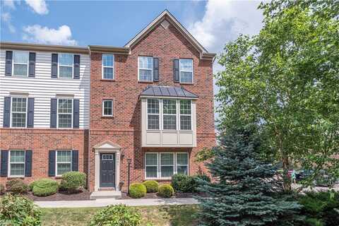 2801a Pointe View Dr, Adamstown, PA 16046