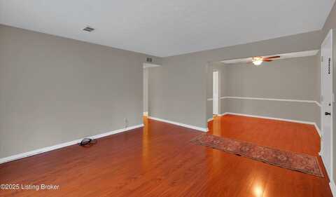 102 Algiers Ct, Louisville, KY 40207