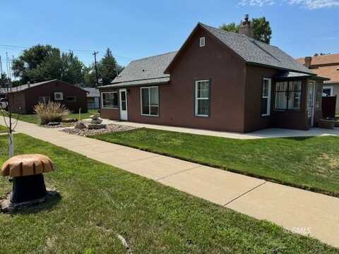 222 E Barry St, Glendive, MT 59330