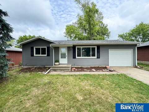 7800 Cherrywood Drive, Lincoln, NE 68510