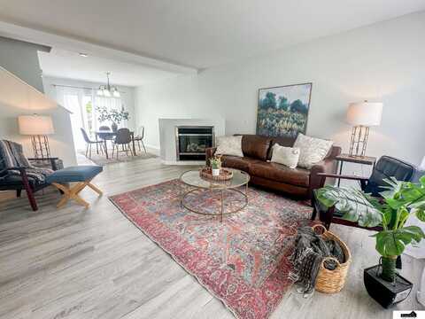 7451 N 111th Street, Omaha, NE 68142