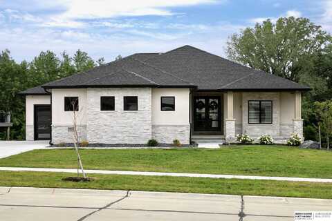 8810 Appaloosa Lane, Lincoln, NE 68520