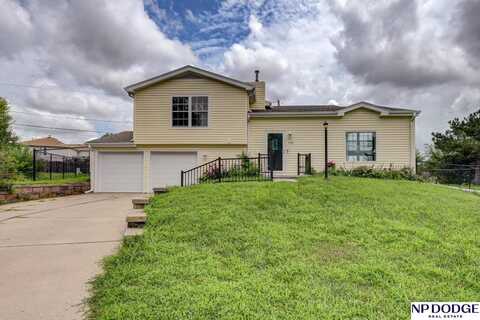 2086 Parker Circle, Omaha, NE 68110
