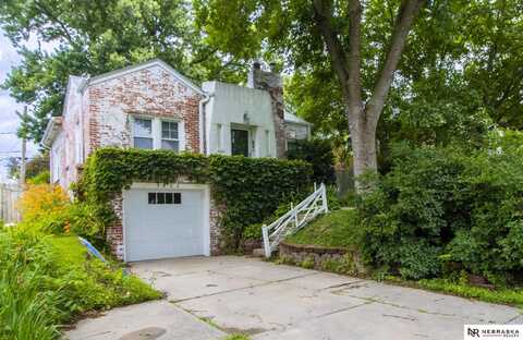 5802 Pacific Street, Omaha, NE 68106