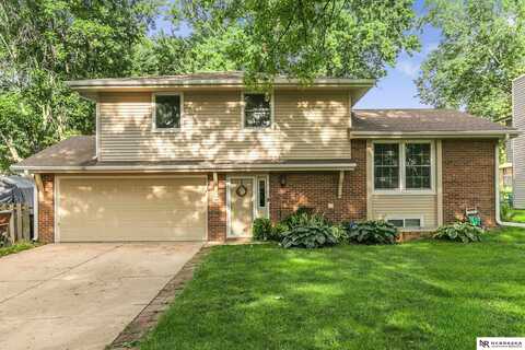 920 Lamplighter Lane, Lincoln, NE 68510
