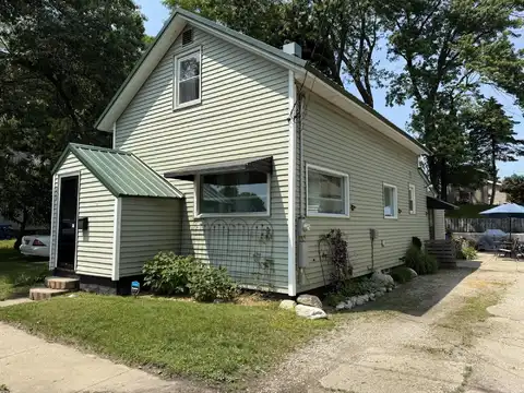 274 6th Avenue, Manistee, MI 49660
