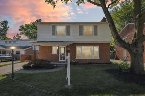 20736 Christine Court, Grosse Pointe Woods, MI 48236