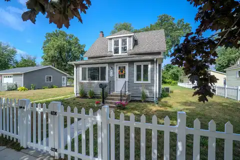 912 St Joseph Street, South Haven, MI 49090