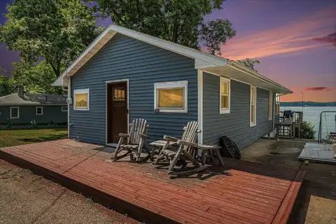 33160 Hunt Drive, Dowagiac, MI 49047