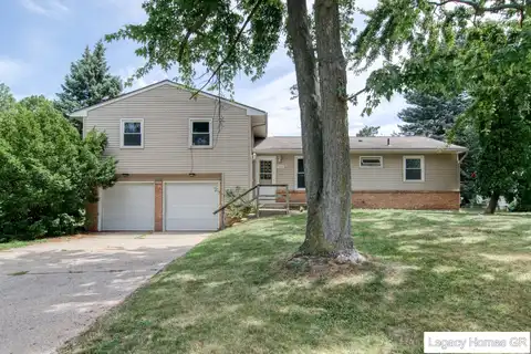 5890 Ridge Brook Drive SE, Grand Rapids, MI 49508