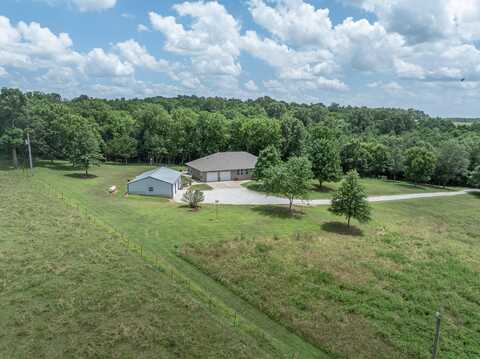3702 Round House Road, Aurora, MO 65605